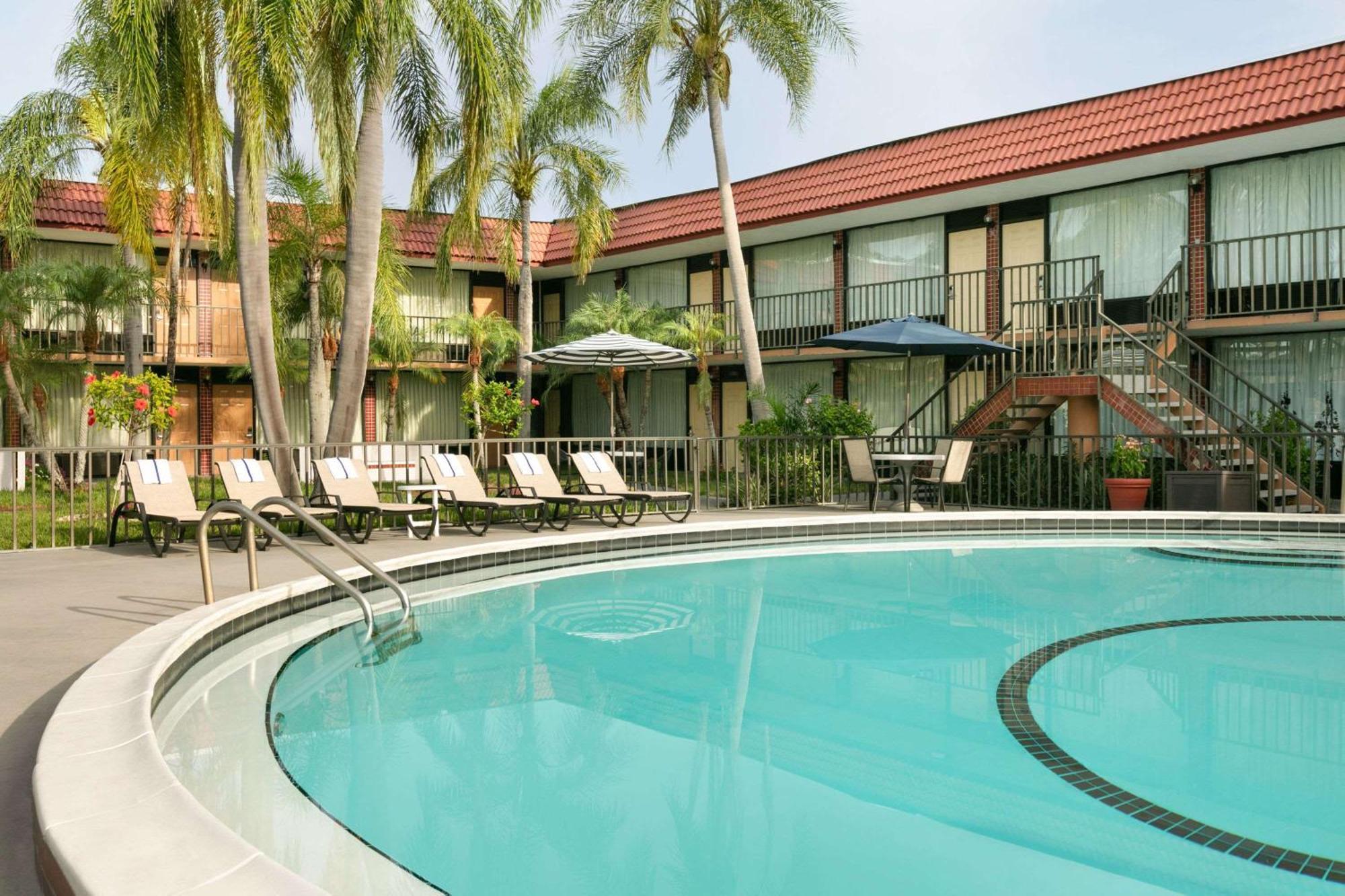 5 Practical Hotels Close to Windmoor Healthcare, Clearwater