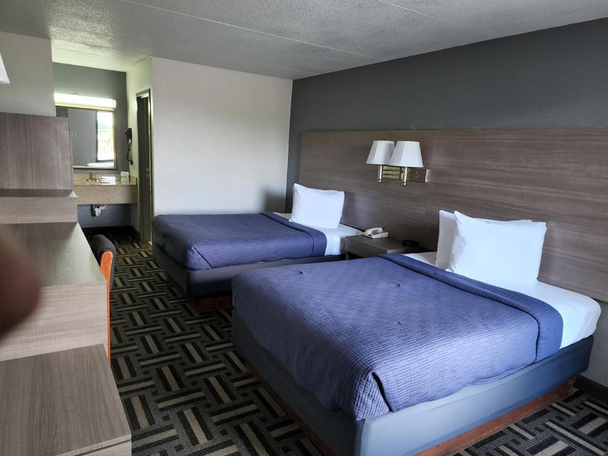 Staying Near Rivergate Square: 4 Budget Hotels Compared