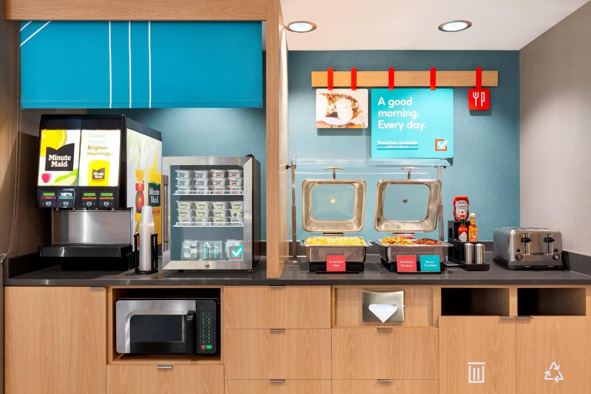 5 Airport Hotels Near Gold Cup Bowling Ctr for Easy Access