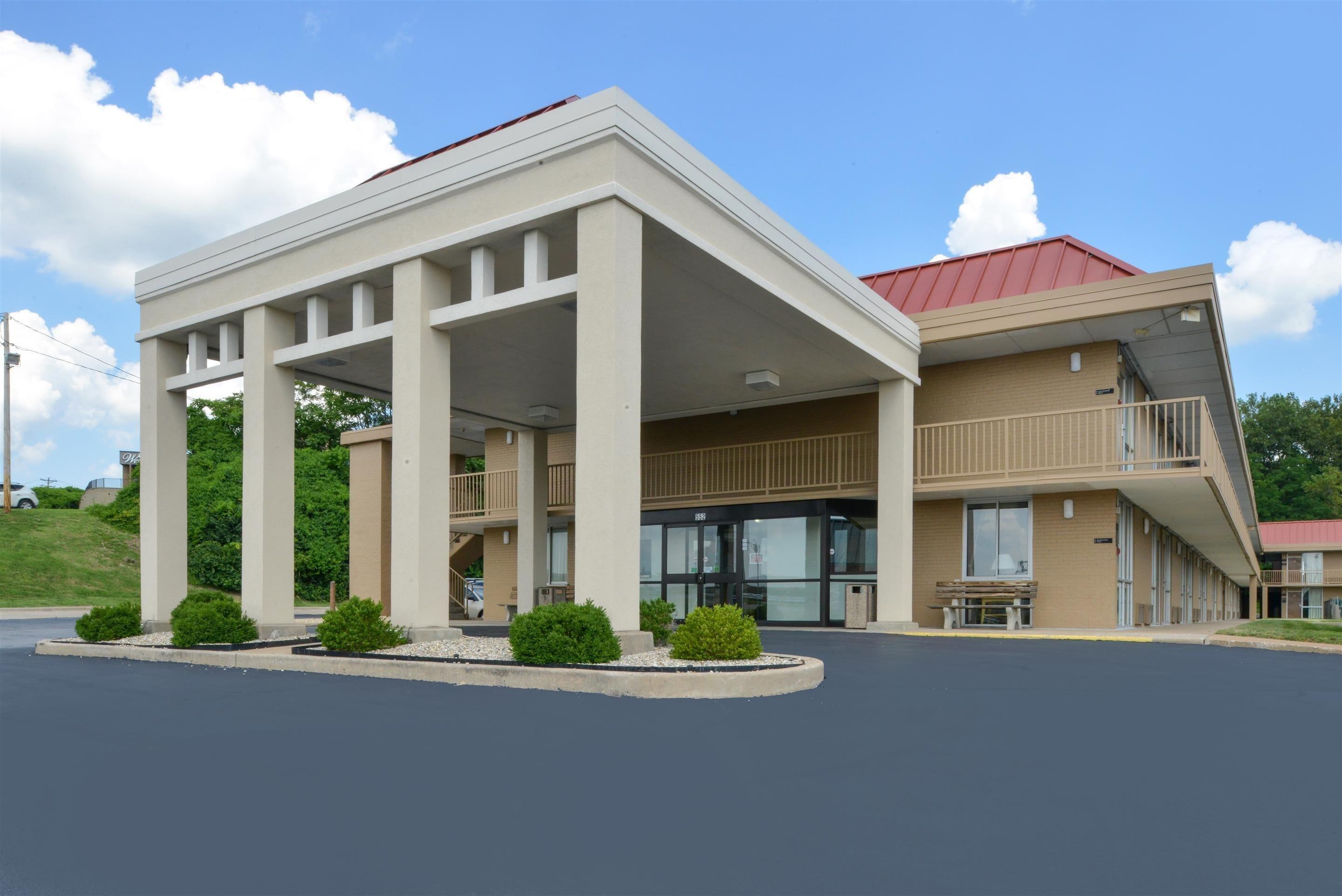 Staying Near Cahokia Mounds: 4 Budget Hotels Compared