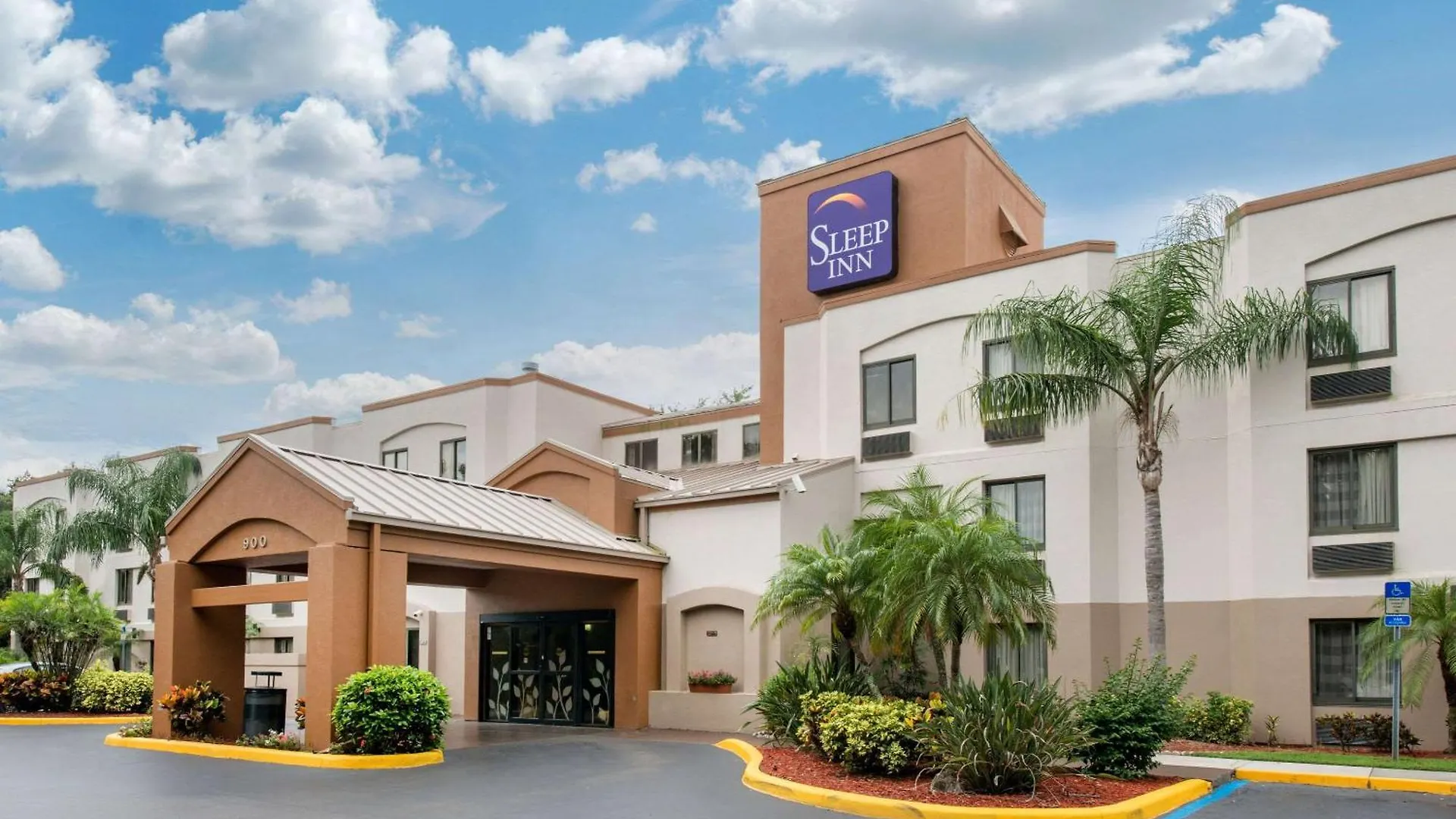 9 Airport Hotels Near Sarasota Convention Center for Easy Access