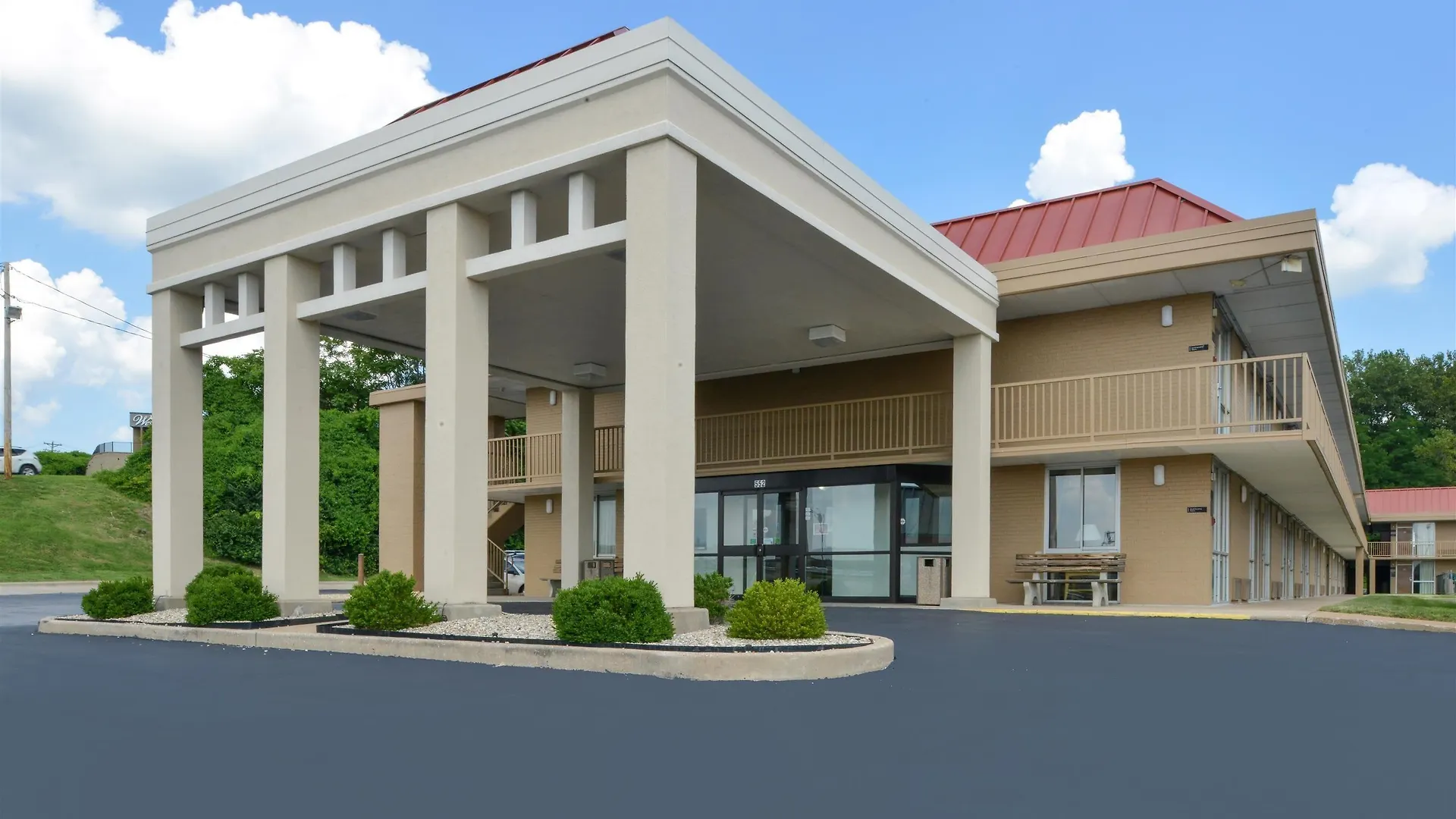 Staying Near Cahokia Mounds: 4 Budget Hotels Compared