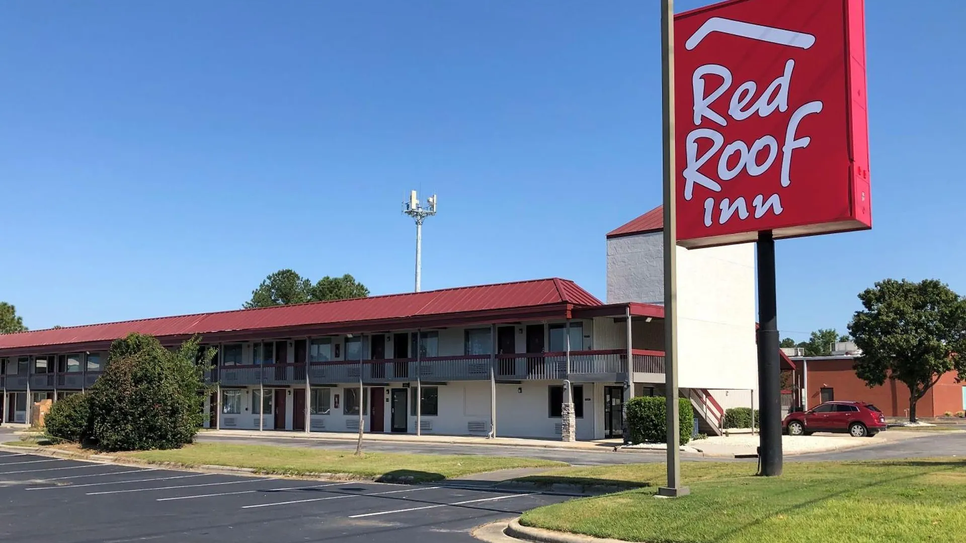 4 Top-Rated Airport Hotels Close to Guy Smith Park